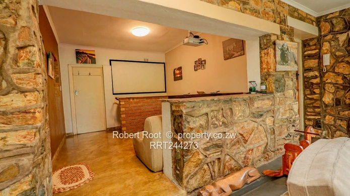 House for Sale in Monavale (Sole Mandate)