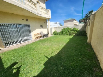 2 Bedroom Flat & Apartment