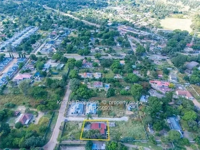 Hatfield 4-Bed Townhouse in a Complex 
