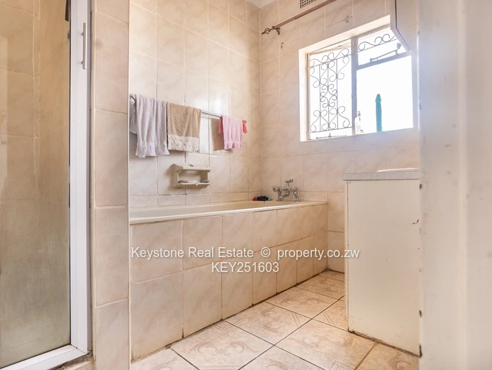5 Bed Split Level Family Home for Sale (Sole Mandate)