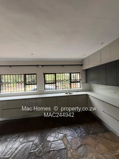 6 Bedroomed house with a 2 bedroomed cottage to let