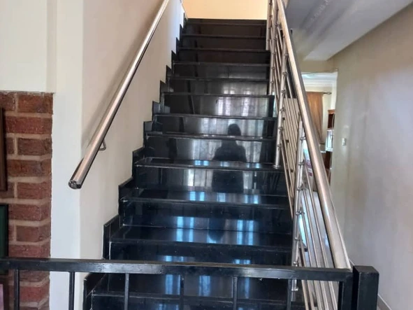 6 Bedroom House