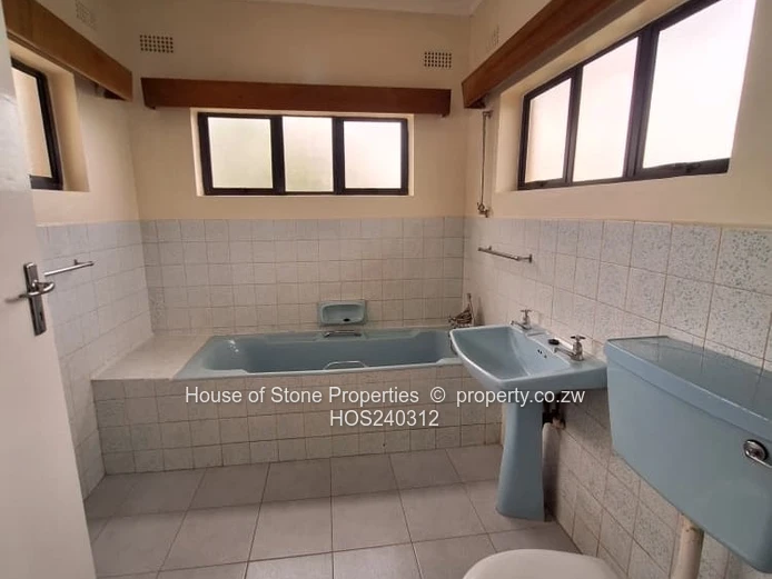 Cold Comfort 5-bedroom double-storey house (Sole Mandate)