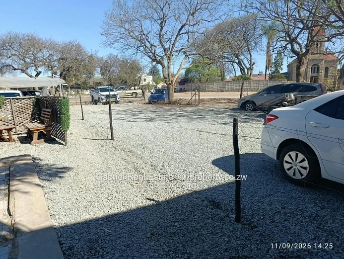 Prime Masvingo CBD Office/flat currently being used as a Driving school, Car wash and restaurant.