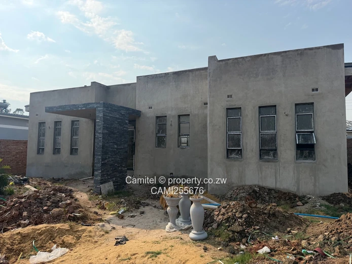 Sunlit 3-Bed Townhouse in Greendale North (Peakwood)with Borehole