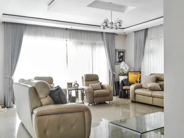 10 Bedroom House