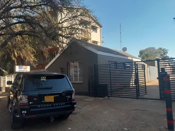 2 Bedroom Flat & Apartment