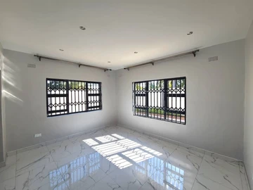 3 Bedroom Flat & Apartment