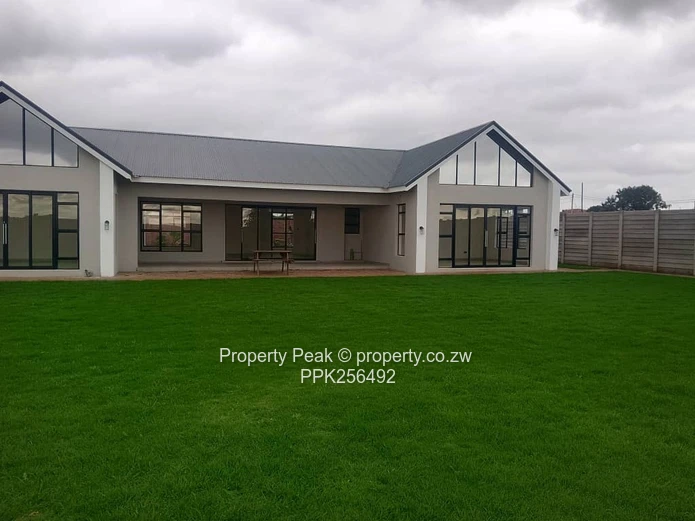 Mount Pleasant Heights: Modern 5-Bed with Expansive Lawn & Borehole