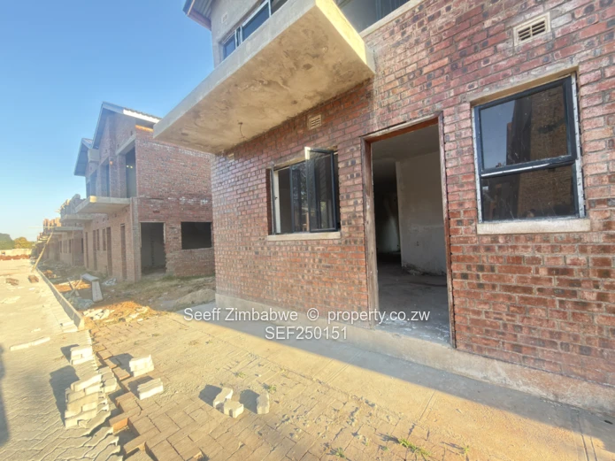 Helensvale 3-Bed Townhouse Complex —Sectional Title 