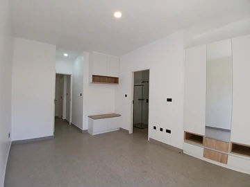 2 Bedroom Flat & Apartment