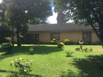 2 Bedroom Flat & Apartment