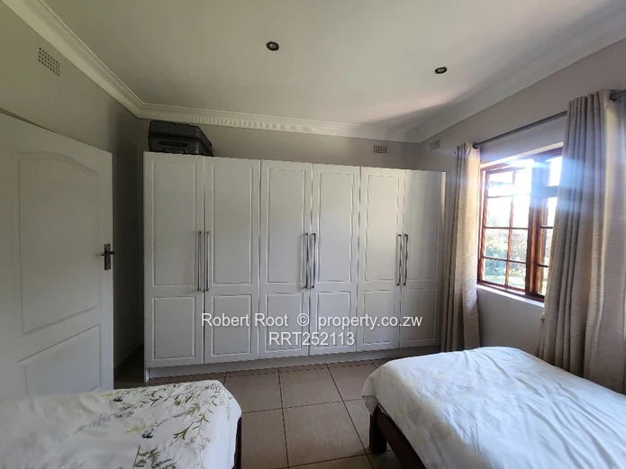  Spacious Family Home with Cottage in Mandara To Let