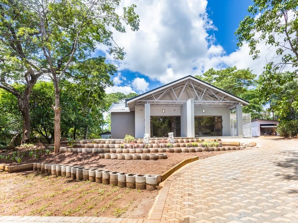 6 Bedroom House