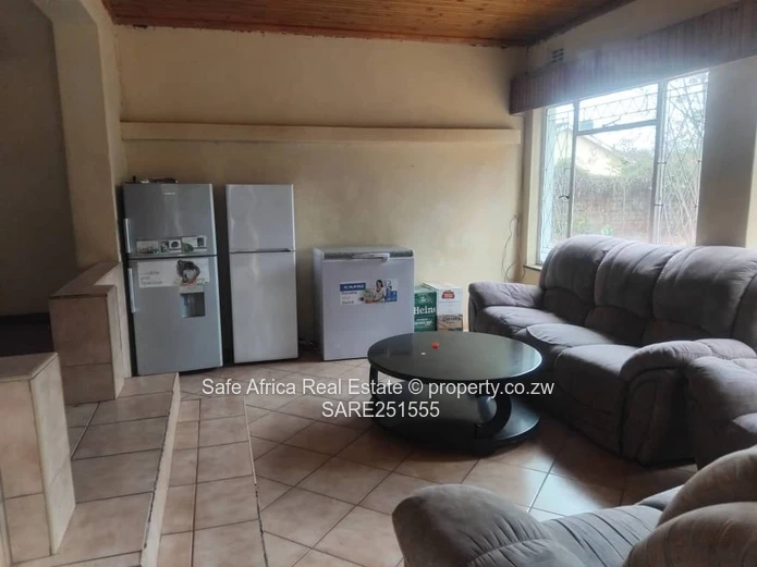 Spacious 3-Bed Home on 4,000m² with Borehole — Marlborough