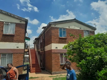 2 Bedroom Flat & Apartment