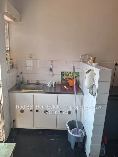 Cozy 2-Bed Garden Flat in Avondale