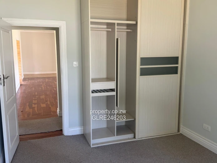 Helensvale 3-Bed Home, Light Hallway, 1.81ha & Borehole