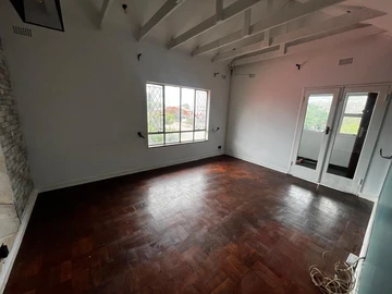 2 Bedroom Flat & Apartment