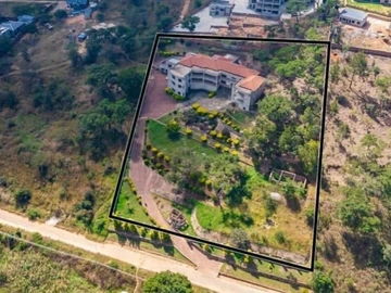 6 Bedroom House