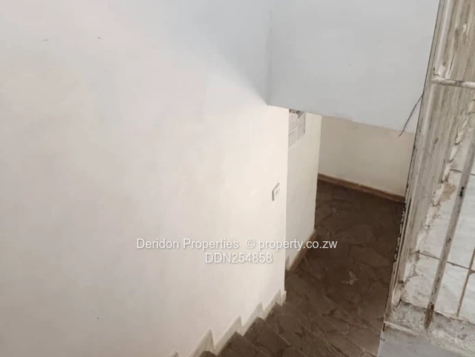 House suitable fir offices and redevelopment for Clusters 