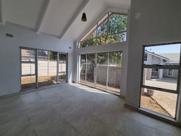 3 Bedroom Flat & Apartment