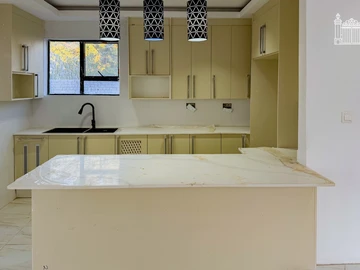 4 Bedroom Flat & Apartment