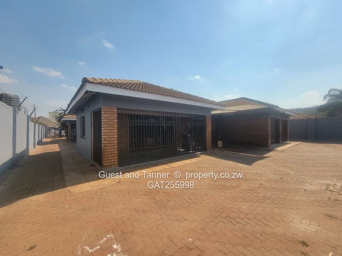 Spacious 8-Bedroom Property to Let in Belvedere West