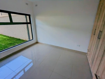 3 Bedroom Flat & Apartment