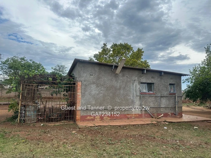 3-bedroomed house with a 2-bedroomed cottage for sale in Newton West near Bulawayo