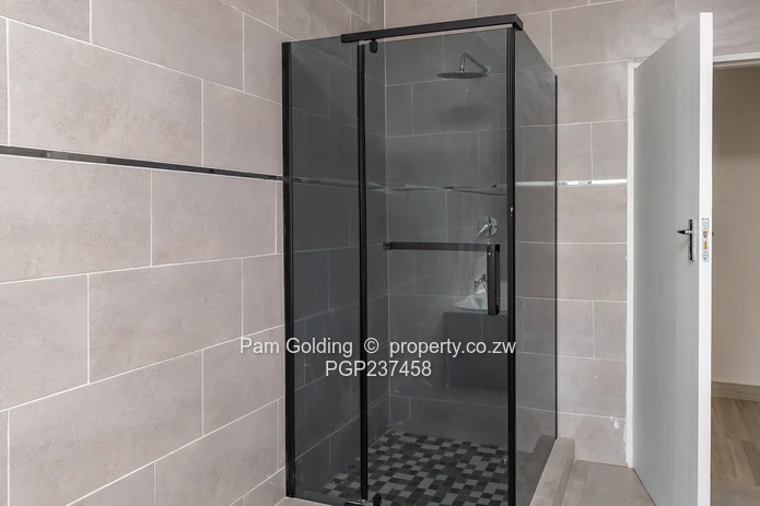 Modern 4 Bedroom home with a prolific borehole