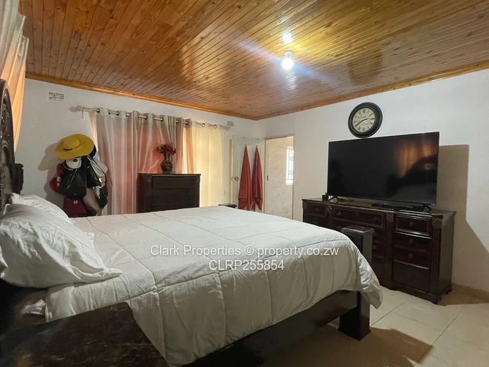Modern Family Living On 1,950m²