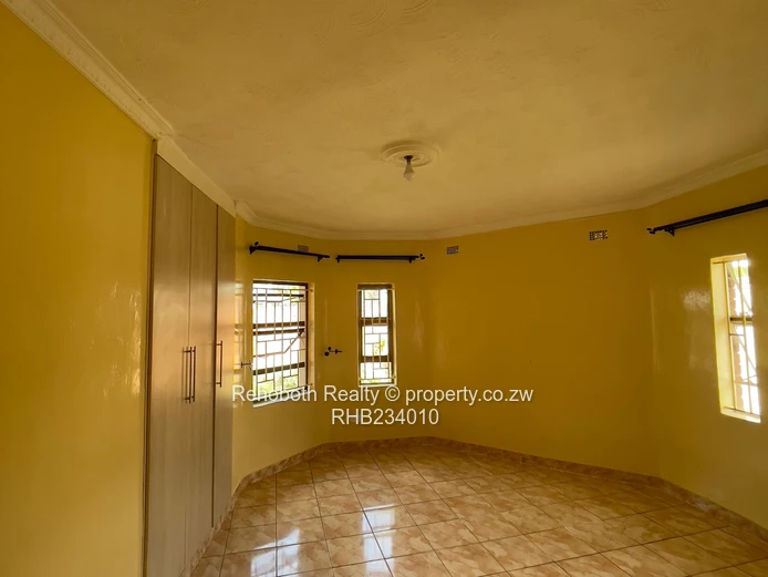 3 Bedroom for Rent in Milton park (Sole Mandate)