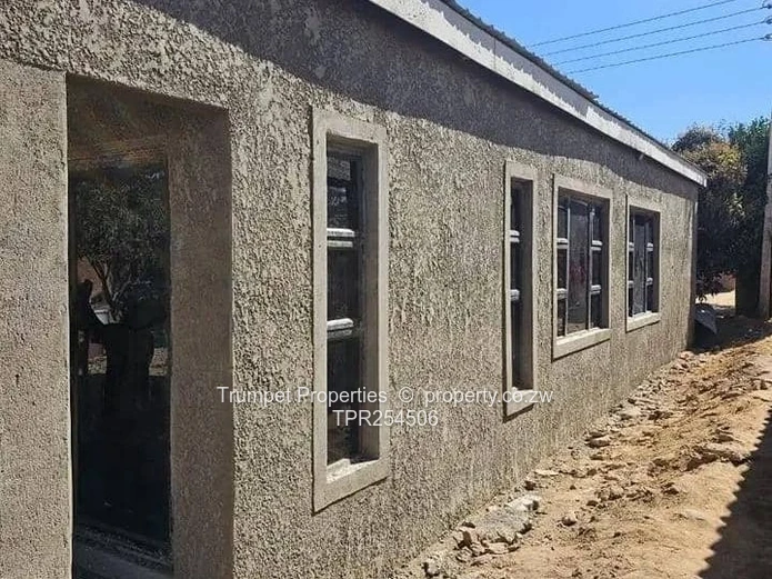 Unfinished 4-Bed Home with Borehole in Southlea Park