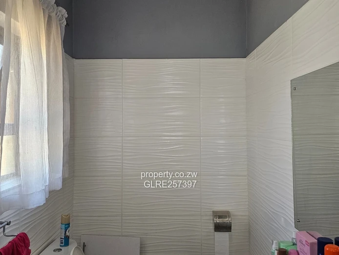 Bright 3-Bed Bluff Hill Home - Modern Kitchen & Borehole