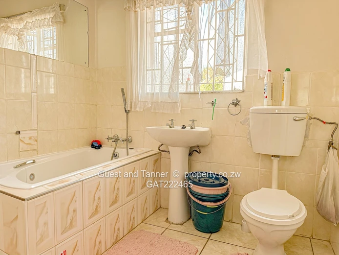 Spacious 3-Bedroom House for Sale Near Harare – Ensuite, Borehole and Staff Quarters in Emerald Hill