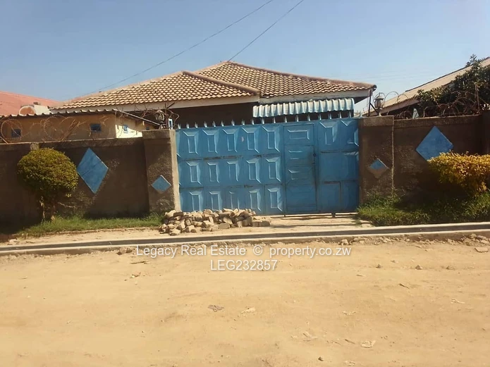 Chitungwiza Unit L Extension – 4-Bedroom House for Sale