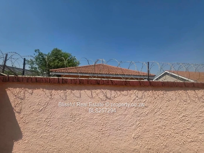 3 Bedroom house for rent in Zimre park
