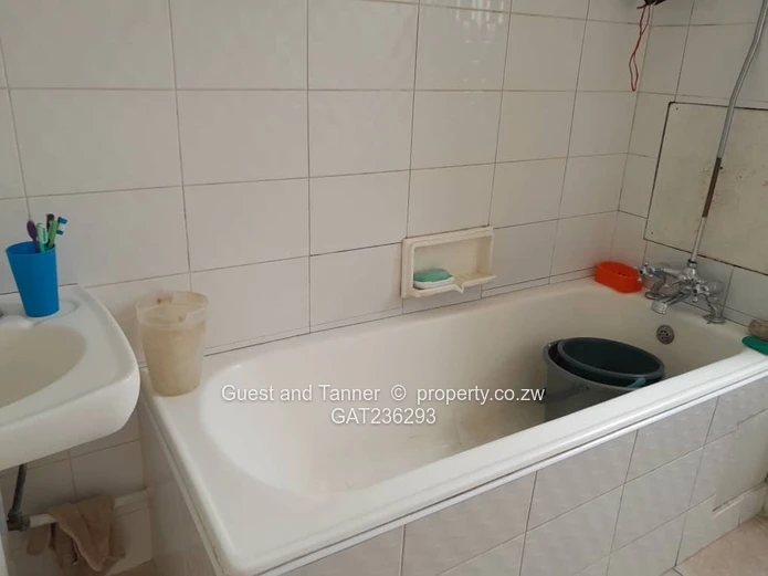 Modern 2-BR Flat for Sale at Chelmscote Mansion, Bainnes Ave – Borehole, Elevator & Sectional Title