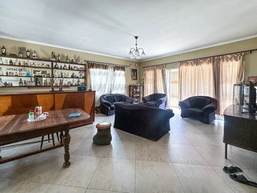 3 Bedroom Flat & Apartment