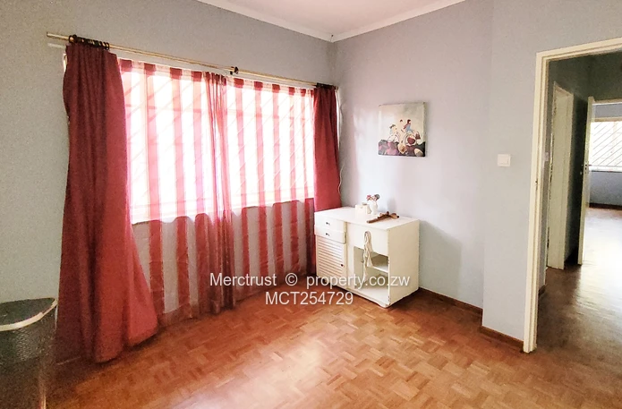 Spacious, immaculate garden flat! (Sole Mandate)