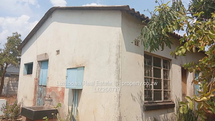 Mufakose House