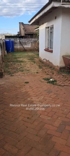 Bloomingdale 4-Bed House — Fitted Kitchen, Yard & Verandah