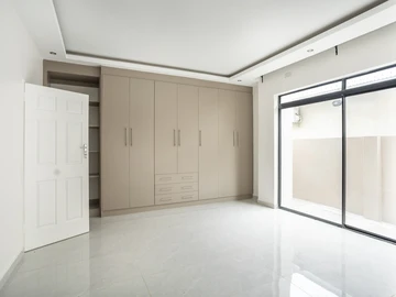 3 Bedroom Flat & Apartment