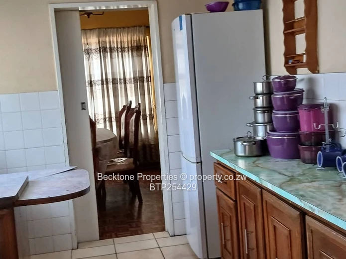 Luveve 4-Bed Family Home on 2900m² with Flatlet