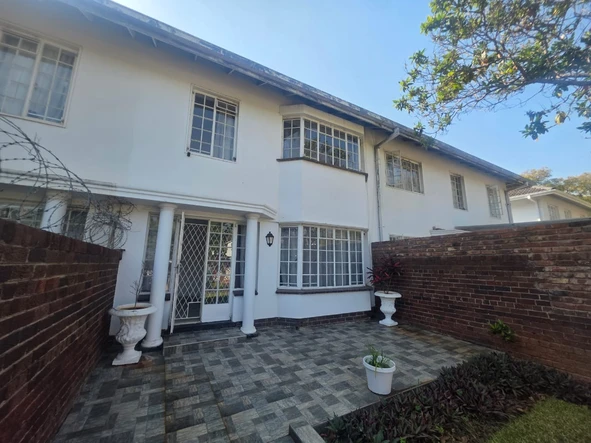 2 Bedroom Flat & Apartment