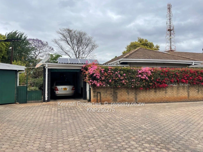 Spacious end unit garden flat apartment in Greendale North