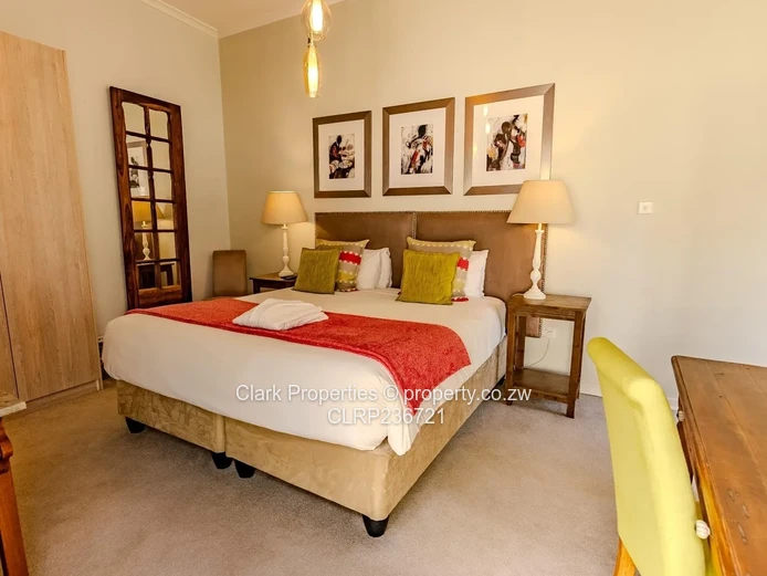 Elegant 5 Bedroom Guest Lodge/Family Retreat.