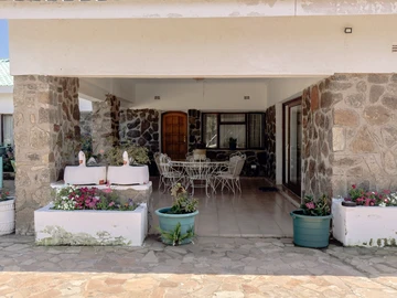 6 Bedroom House