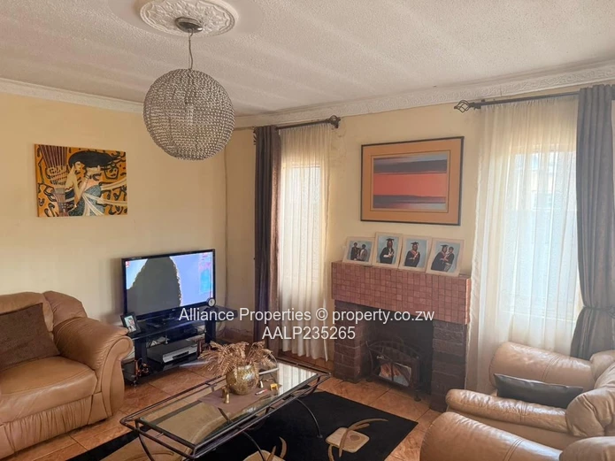 Charming & Well-Maintained Glenora A House with Deeds